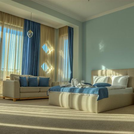 Hotel Chateau Des Bergers Targovisjte Buitenkant foto