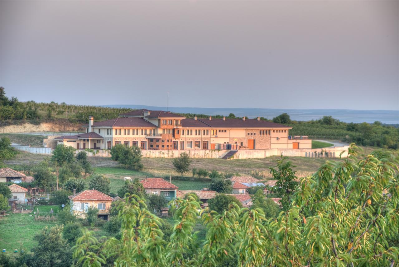 Hotel Chateau Des Bergers Targovisjte Buitenkant foto