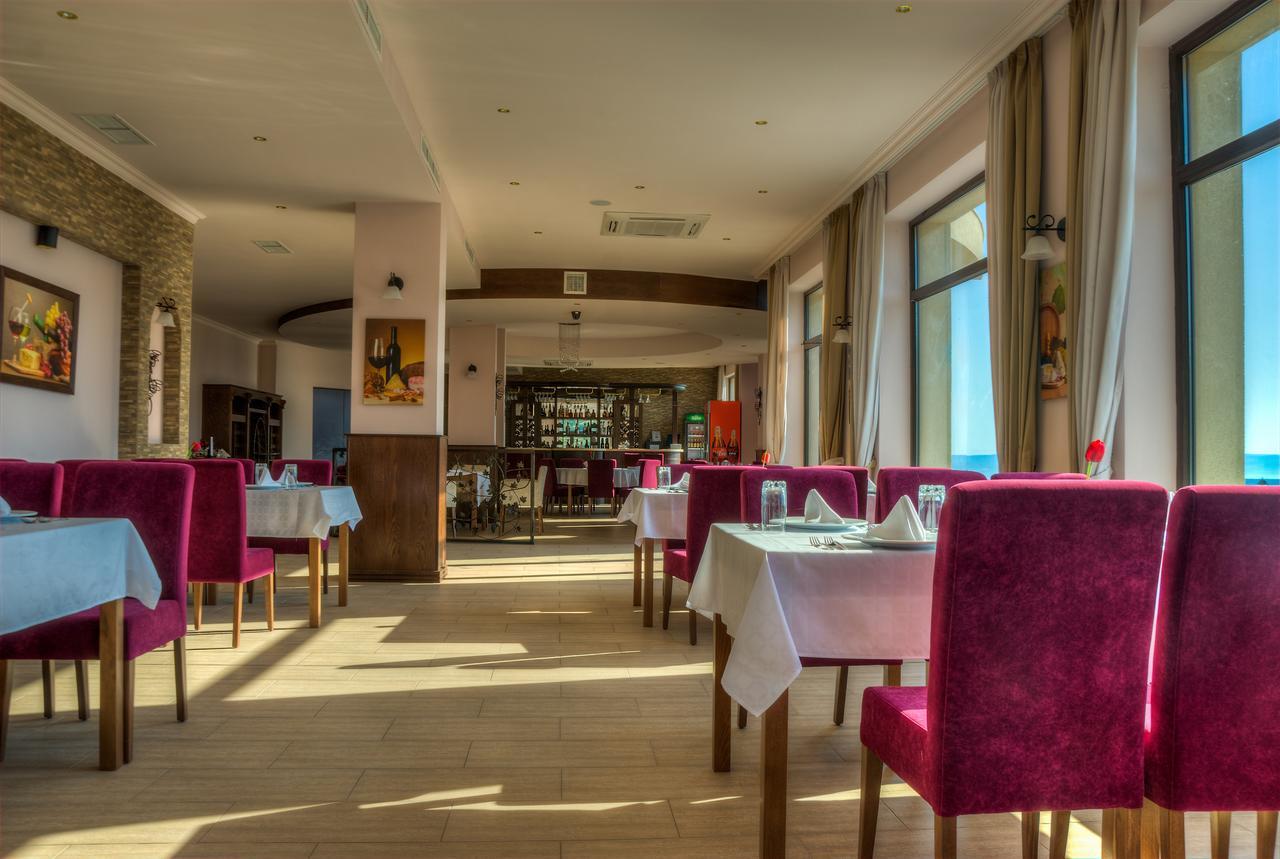 Hotel Chateau Des Bergers Targovisjte Buitenkant foto