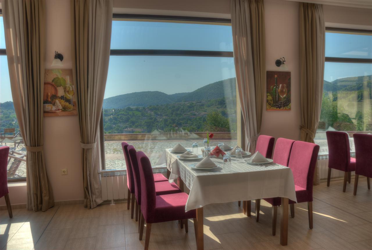Hotel Chateau Des Bergers Targovisjte Buitenkant foto