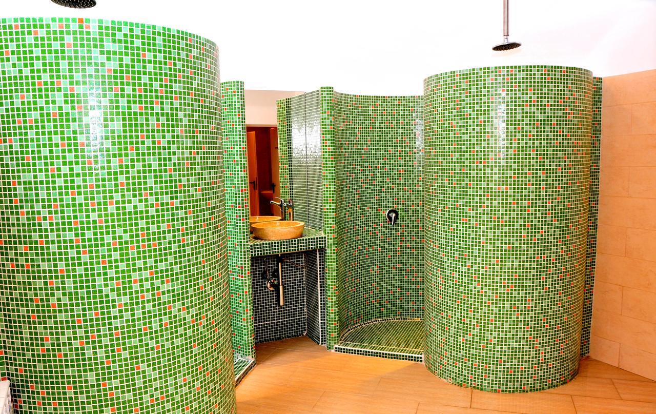 Hotel Chateau Des Bergers Targovisjte Buitenkant foto