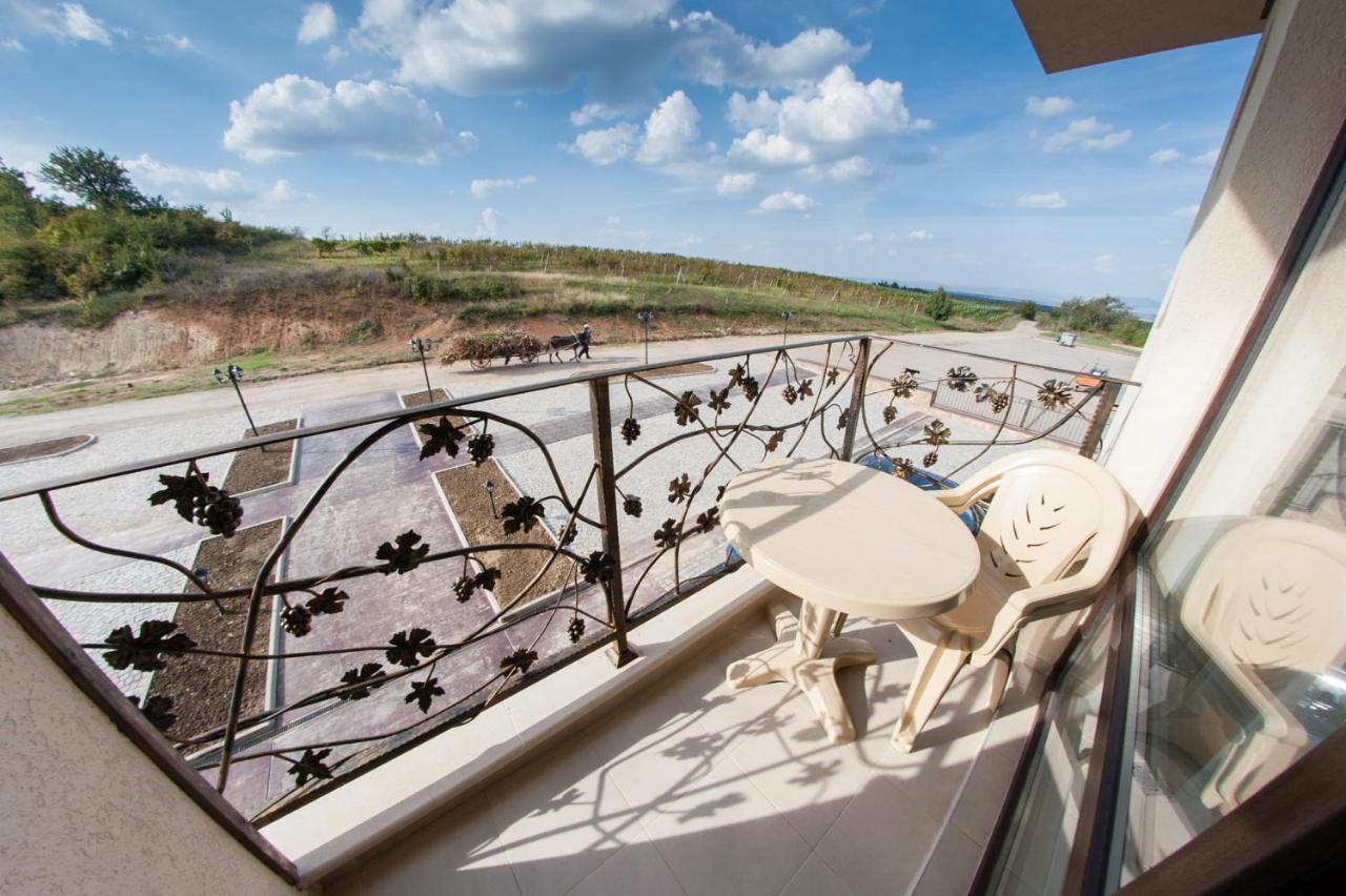 Hotel Chateau Des Bergers Targovisjte Buitenkant foto