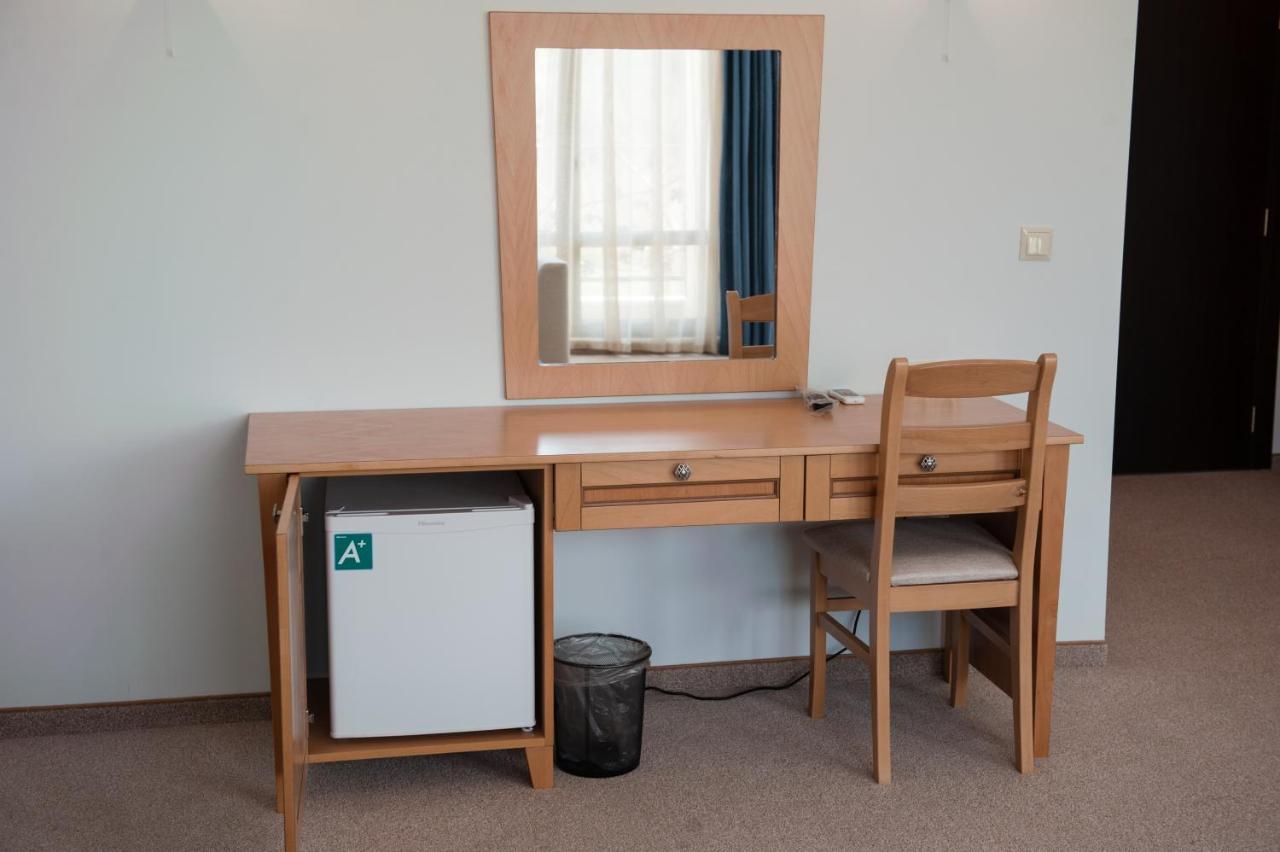Hotel Chateau Des Bergers Targovisjte Buitenkant foto